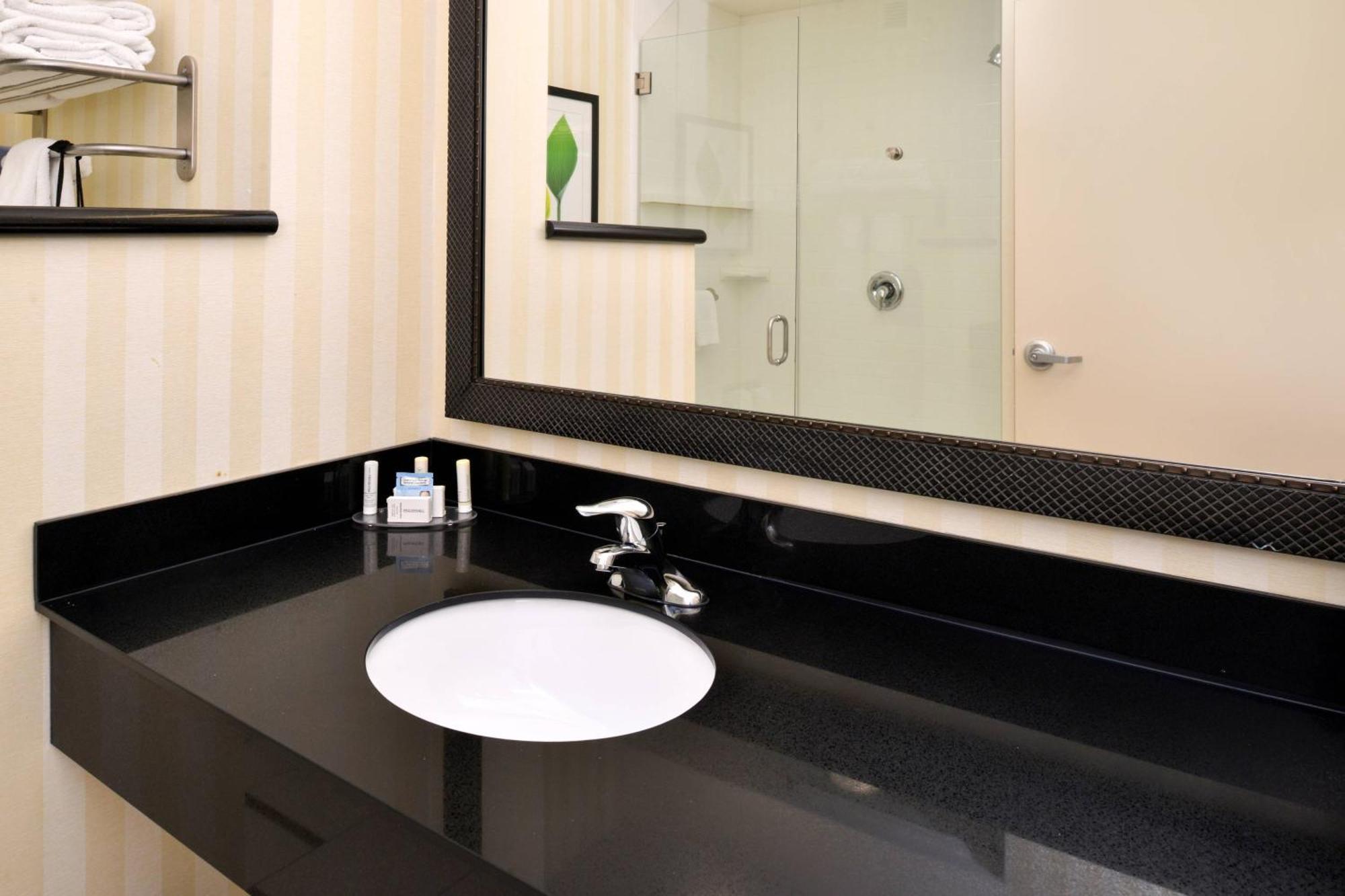 Fairfield Inn & Suites By Marriott Сидар-Рапидс Экстерьер фото